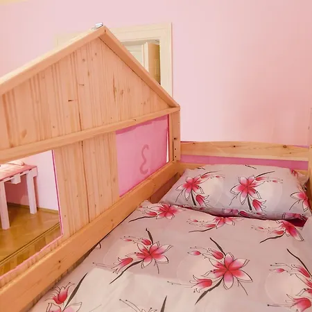 Ping House Хостел Прага